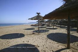 Image du Maroc Professionnelle de  Le site balnéaire de Saidia surnommée « la perle bleue » fait partie des plus longues plages du royaume, avec ses 14 kilomètres caractérisée par son sable fin et doré, ainsi que son climat méditerranéen, Lundi 15 Janvier 2007. (Photo / Abdeljalil Bounhar)

 